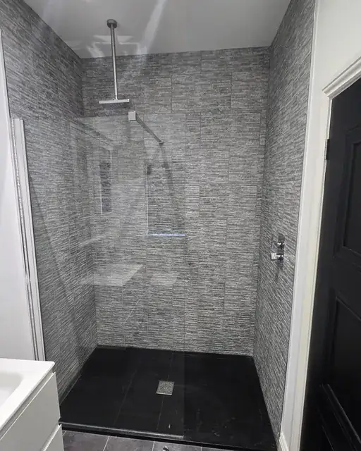 Walk-in shower in grey stone-effect tile
